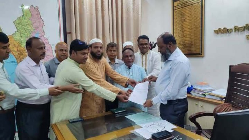 হাটহাজারী উন্নয়ন বাস্তবায়ন ফোরামের ১২ দফা দাবি নিয়ে স্মারকলিপি প্রদান। 