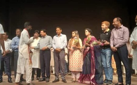 সাংস্কৃতিক কর্মীদের আর্থিক সহযোগিতার চেক বিতরন ও সাংস্কৃতিক অনুষ্ঠান