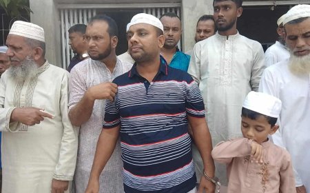 আওয়ামী লীগ নেতা আসলাম শেখের মায়ের মৃত্যুতে চার ঘণ্টার মুক্তি, দাফন শেষে পুনরায় কারাগারে প্রেরণ