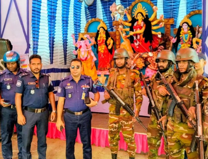 নাগরপুরে দুর্গাপূজা উপলক্ষে আইন-শৃঙ্খলা রক্ষাকারী বাহিনীর যৌথ টহল অনুষ্ঠিত 