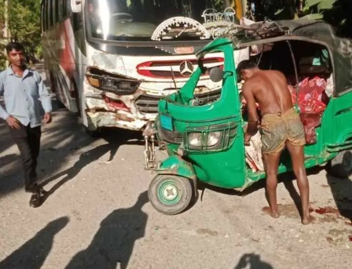 ‎বেতাগীতে মর্মান্তিক বাস দুর্ঘটনা, নিহত ১ আহত-৩