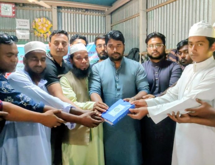 নাগরপুর উপজেলা ছাত্রদলের উদ্যোগে মাদ্রাসা শিক্ষার্থীদের মাঝে শিক্ষা উপকরণ বিতরণ 