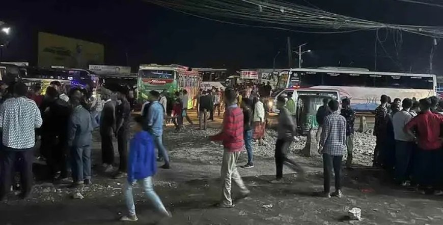 বরিশালে শিক্ষার্থীকে হেনস্তা, বাস শ্রমিকদের সঙ্গে সংঘর্ষে আহত অর্ধশত